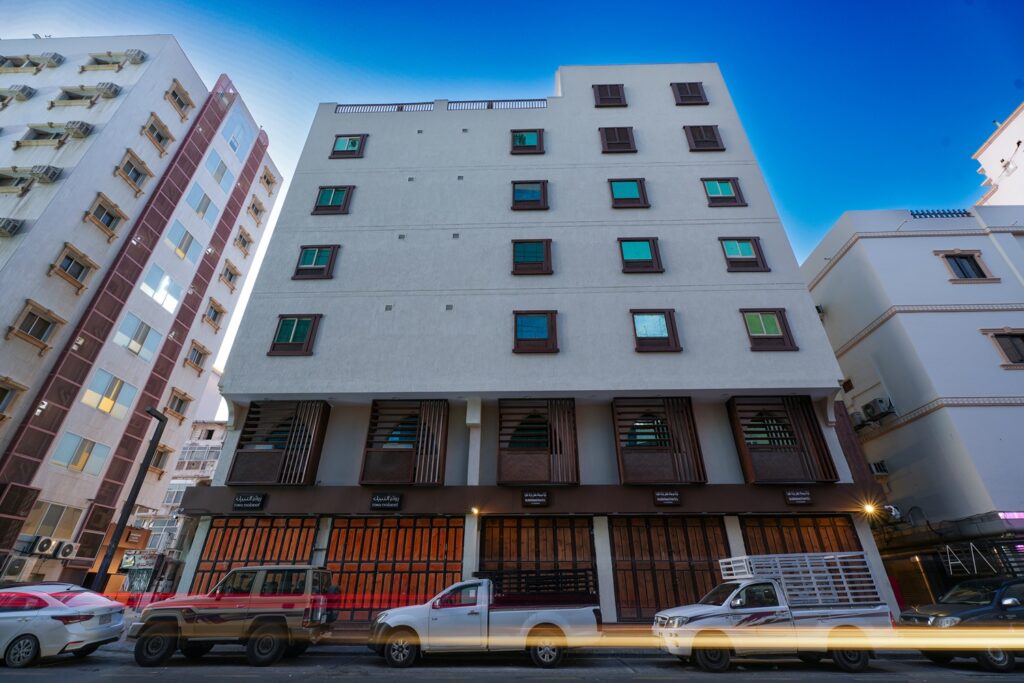 عمارة تراثية مجددة بالكامل في قلب جدة التاريخية (البلد)